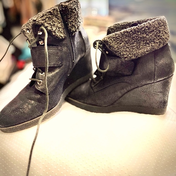 Simply Vera VERAWANG wedge black fur boots Sz 9😎 - Picture 3 of 9